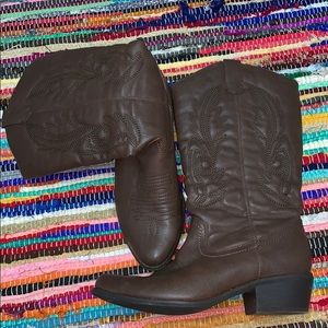 LIKE NEW / brown “cowgirl” boots / ladies sz 6